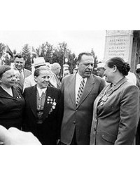 На фото Никифор Тимофеевич Кальченко